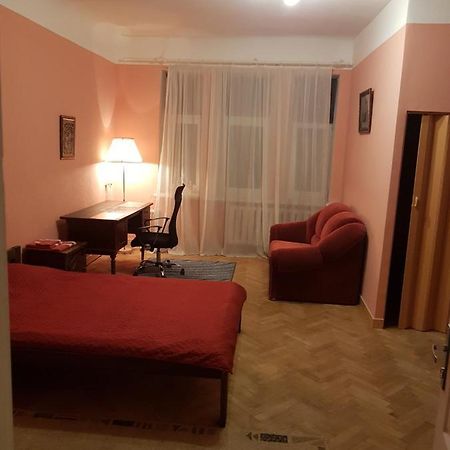 Ebu 28 Apartment Riga Bagian luar foto