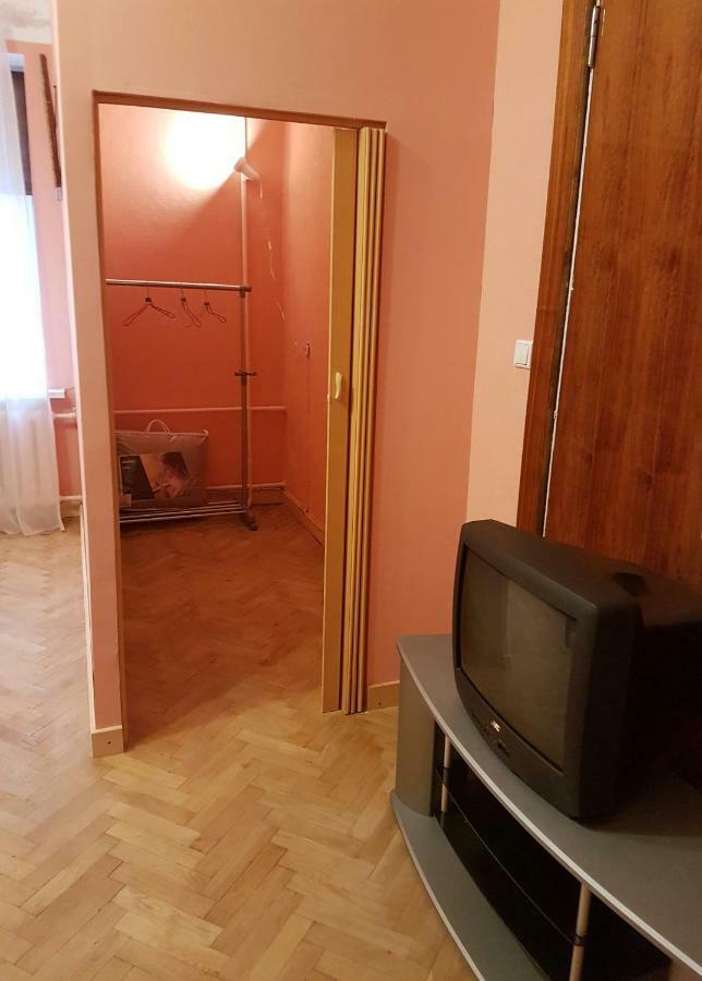 Ebu 28 Apartment Riga Bagian luar foto